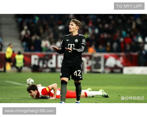 拜仁17岁后卫已手术赛季报销